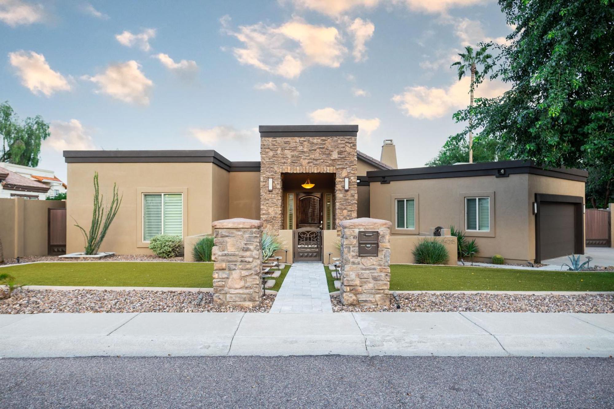 Agave - Paradise Valley Biltmore Area Luxury And Amazing Pool Family Friendly Holiday home *